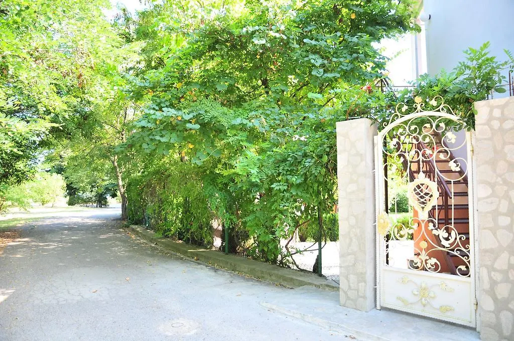 ** Pensionat Secret Garden House Hotell Varna Bulgarien